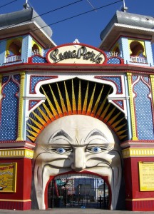 Entrada al Luna Park. Autor WordRidden de Flickr.