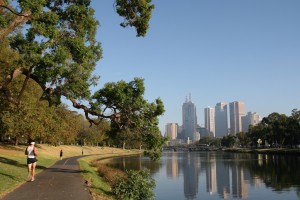 Río Yarra y uno de los jardines de la ciudad. Autor arriba de Flickr.