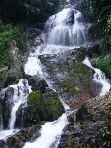 Cataratas de Na Muang. Autor ozzieadria de Flickr.