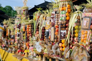 Fruta en una ceremonia. Autor Jeda Villa Bali de Flickr.