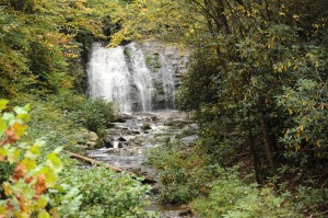 Cascadas cerca de la ciudad. Autor cwwycoff1 de Flickr.