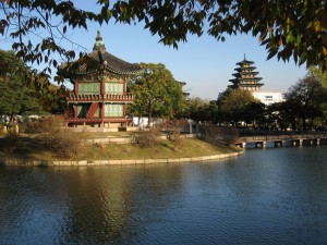 Seoul, Hyangwonjeong Pavillion. Autor Arian Zwegers de Flickr.